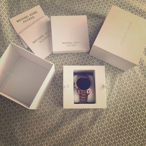 Michael Kors Access Bradshaw Rose Gold Smartwatch